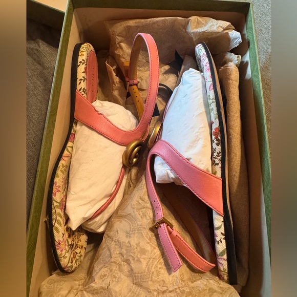 Authentic Gucci sandals size 7. - Picture 6 of 6